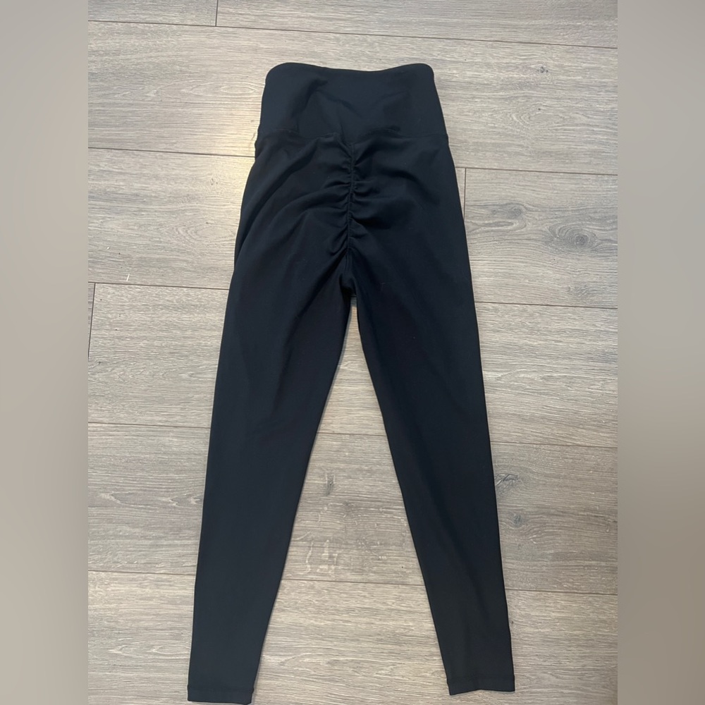 Astoria scrunchie butt leggings